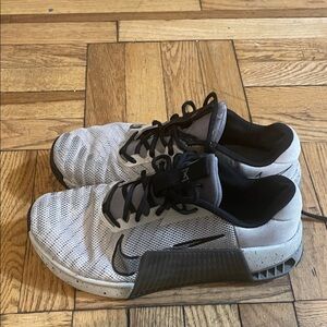 Nike Men's Black and White Athletic Shoes